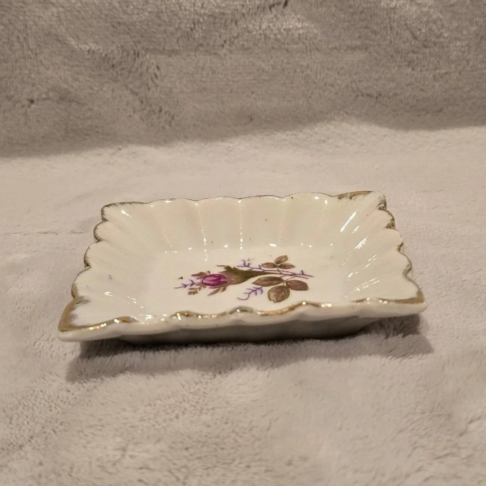 Vintage Porcelain‎ Trinket Dish Floral Rose Design Gold Trim Japan 3.5x2 5